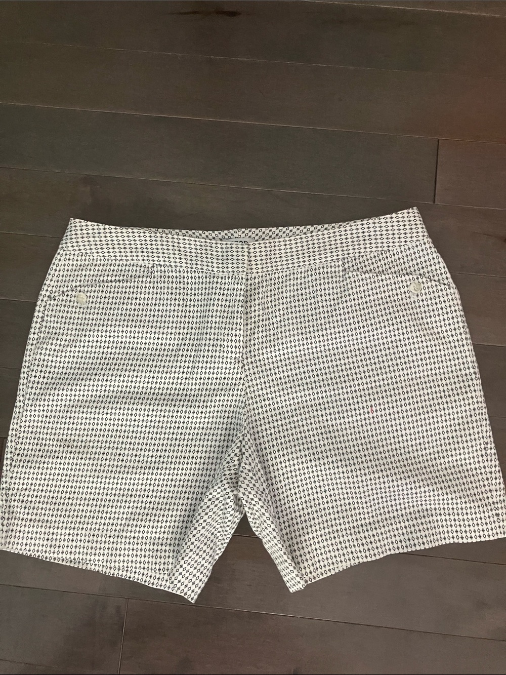 Izod Black and White Patterned Women’s Shorts size 10